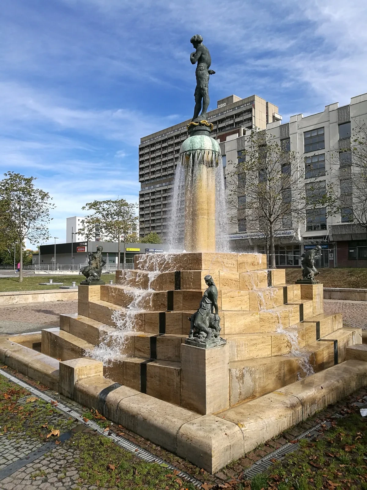 Brunnen der Völkerfreundschaft in Halle-Neustadt