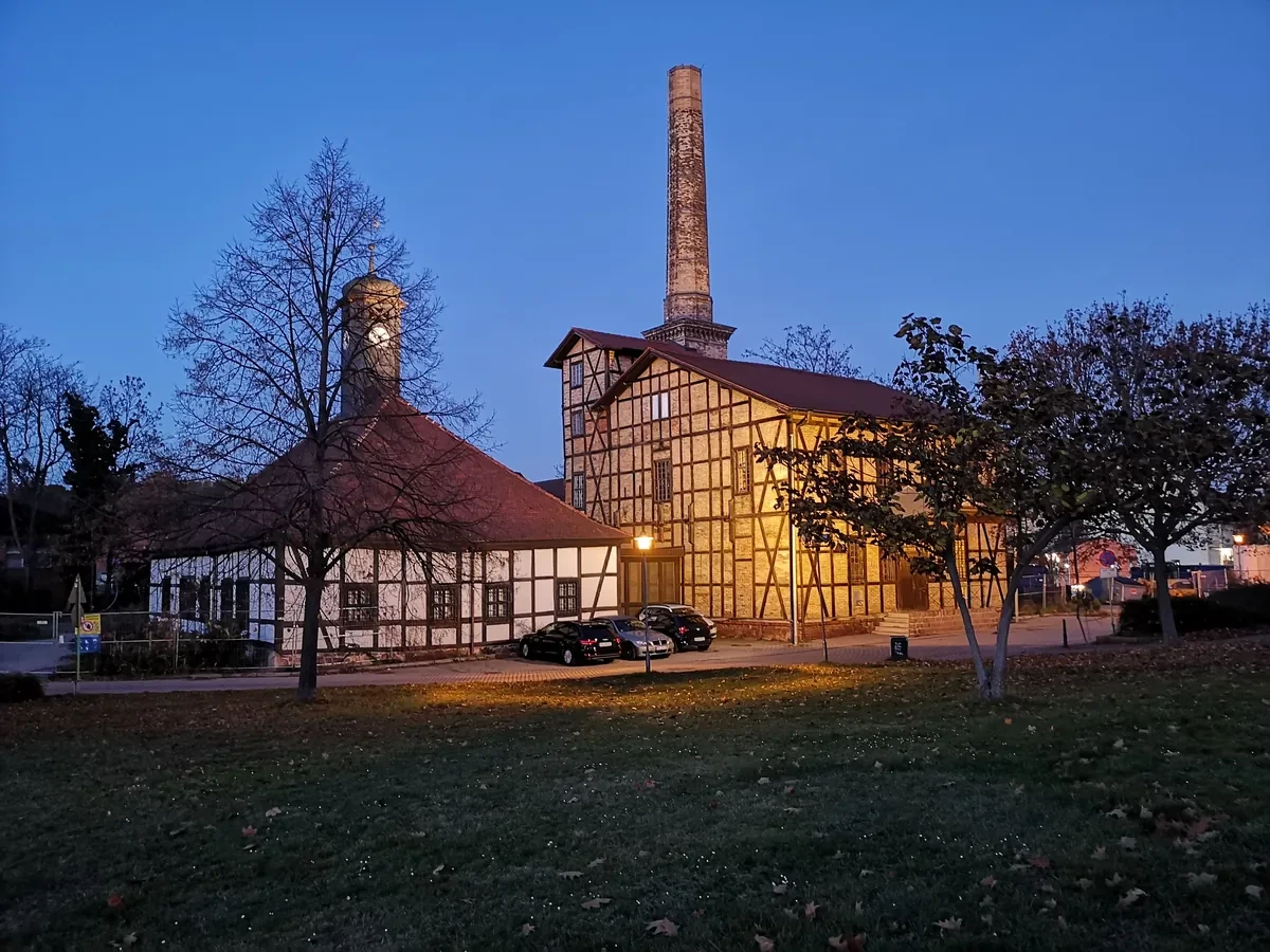 Halloren- und Salinemuseum in Halle bei Abendbeleuchtung